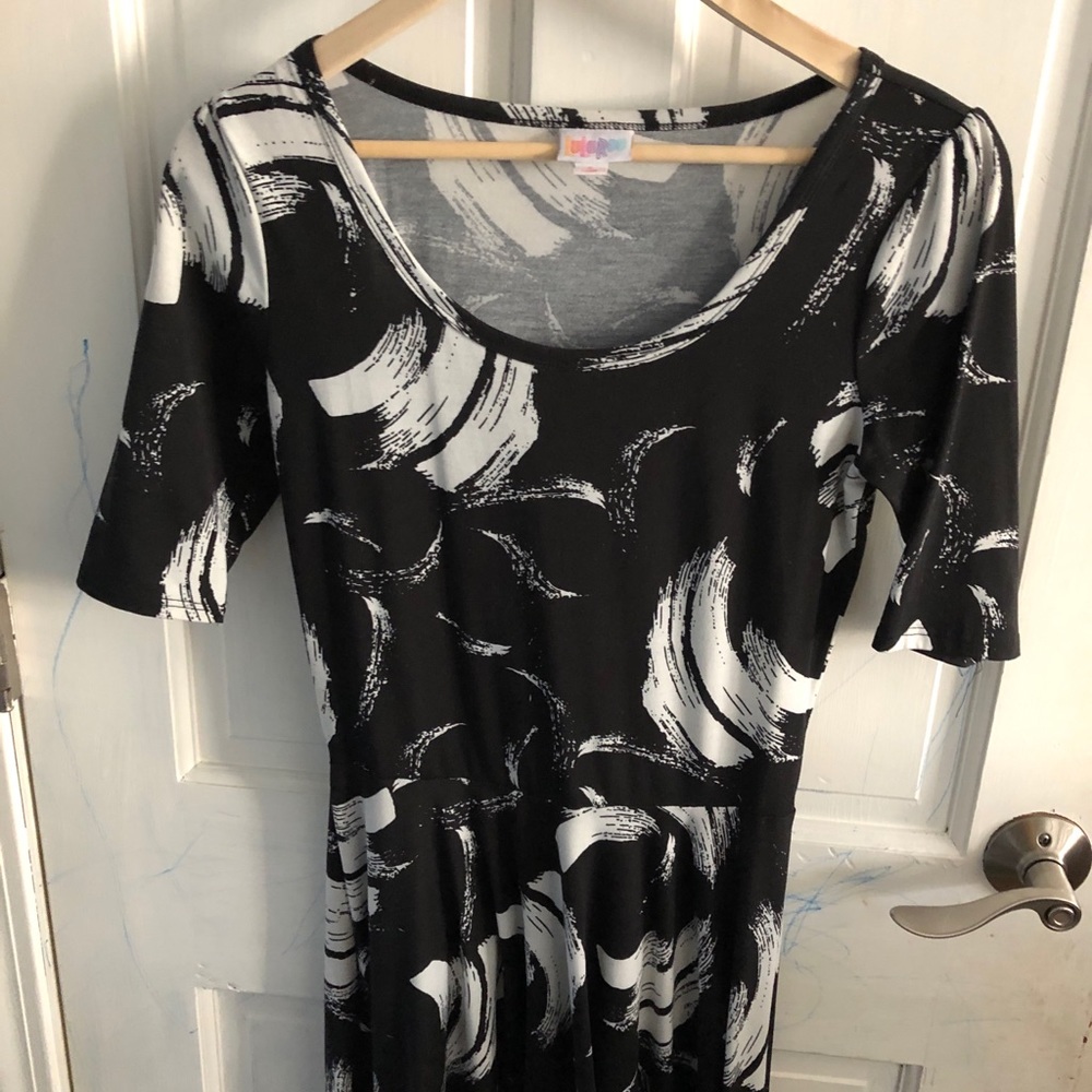 Artsy Black and white lularoe Nicole size S